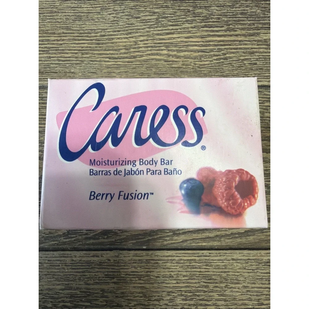 2011‎ Caress Berry Fusion Gift Set Lotion Soap Body Wash Body Mist Old Stock